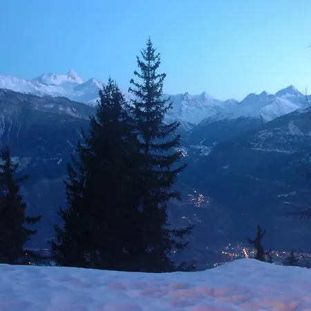 Eglantine With Stunning Views Of The Valais Peaks קראנס-מונטנה
