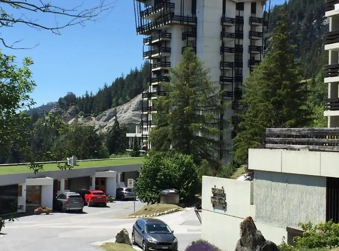 Eglantine With Stunning Views Of The Valais Peaks Кран-Монтана